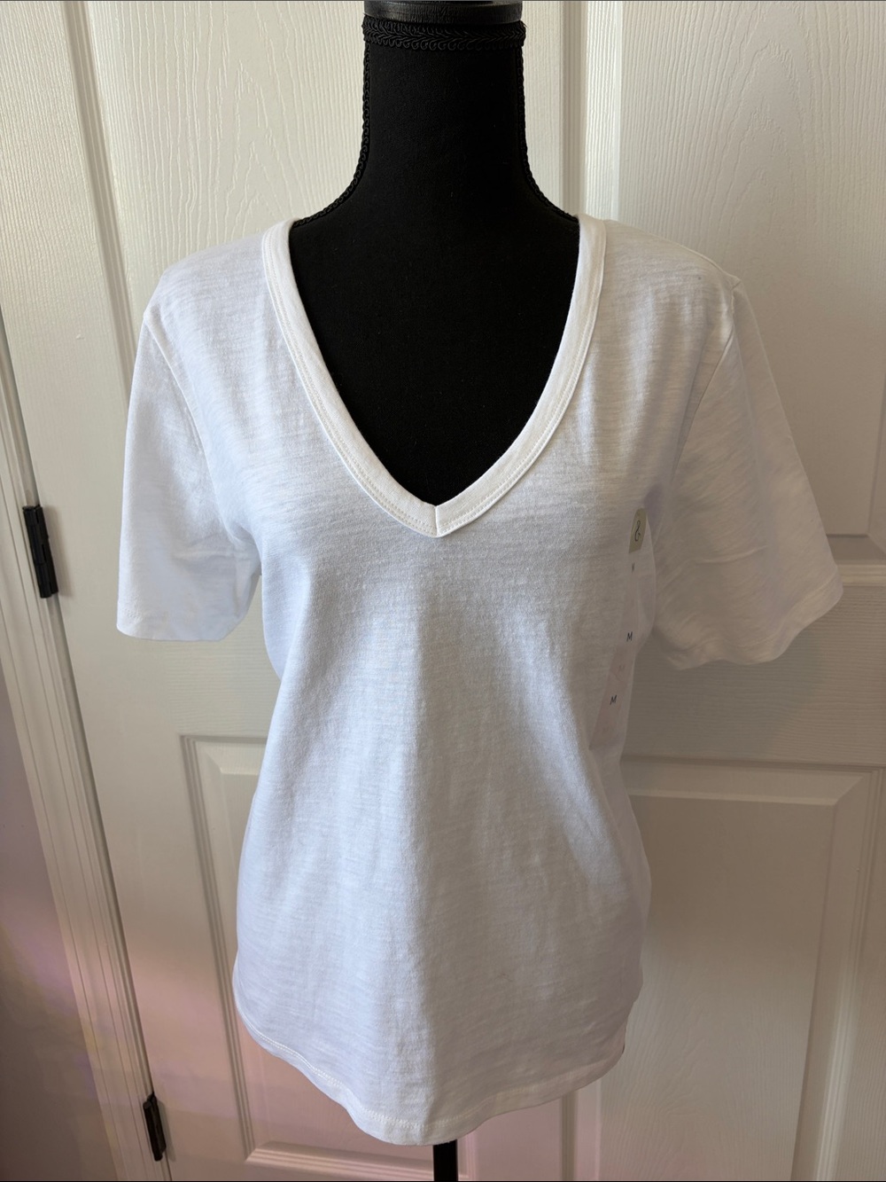Yarn & Sea Cotton V-Neck Short Sleeve Tee - new with partial tag. Size medium